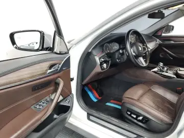2019 BMW 5 серии с пробегом 123 726 км