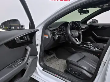 2021 Audi A4 с пробегом 65 469 км