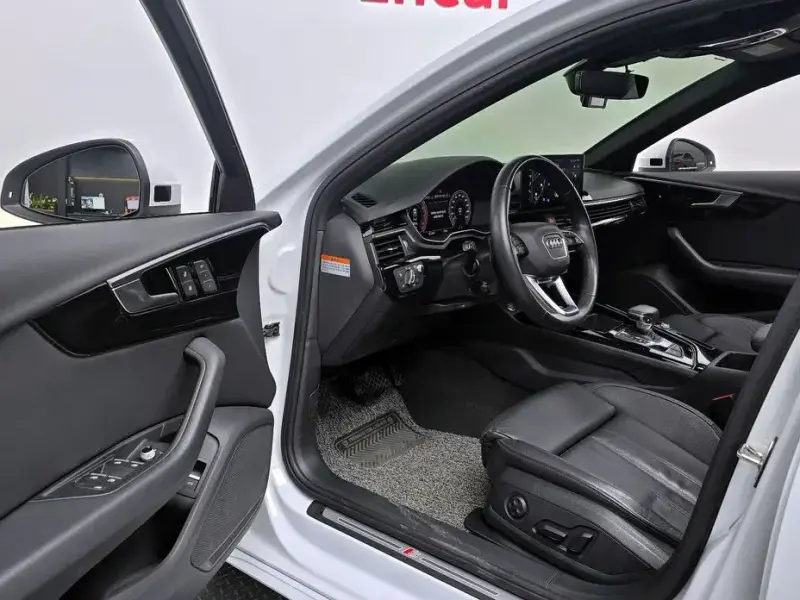 2021 Audi A4 с пробегом 65 469 км