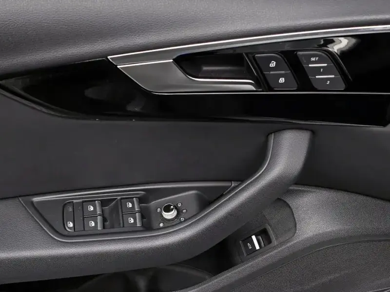 2021 Audi A4 с пробегом 65 469 км