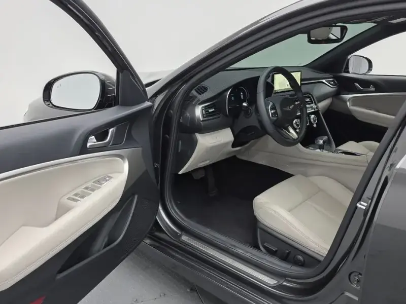 2022 Genesis G70 с пробегом 18 750 км