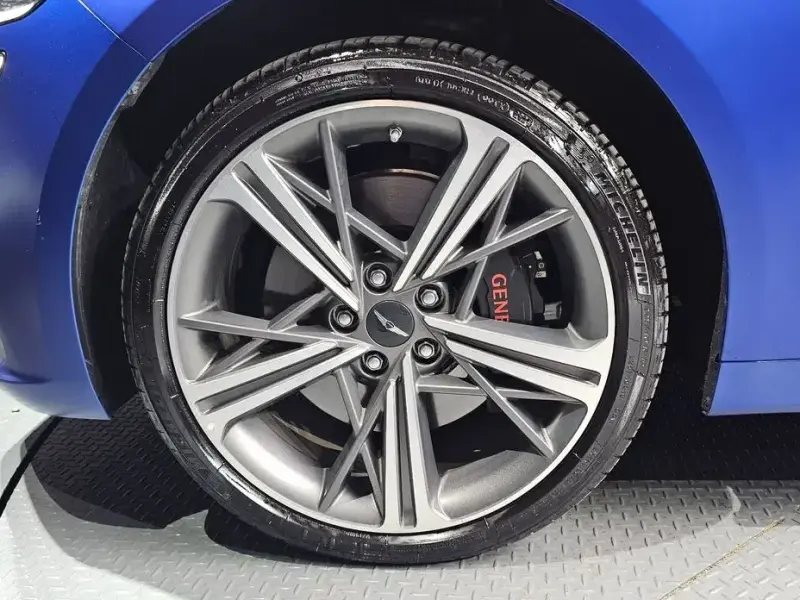 2025 Genesis G70 с пробегом 14 910 км