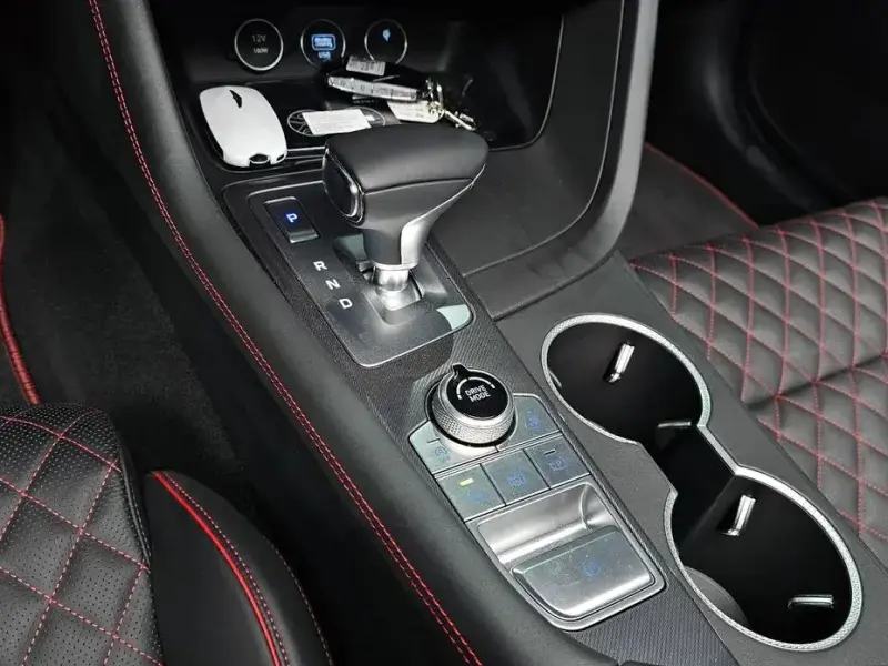2025 Genesis G70 с пробегом 14 910 км