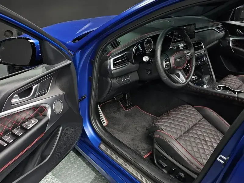 2025 Genesis G70 с пробегом 14 910 км