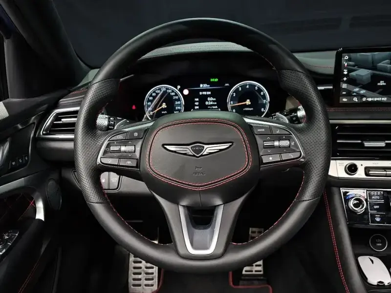 2025 Genesis G70 с пробегом 14 910 км