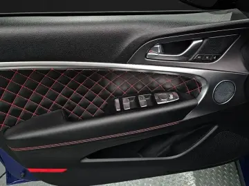 2025 Genesis G70 с пробегом 14 910 км