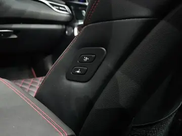 2025 Genesis G70 с пробегом 14 910 км
