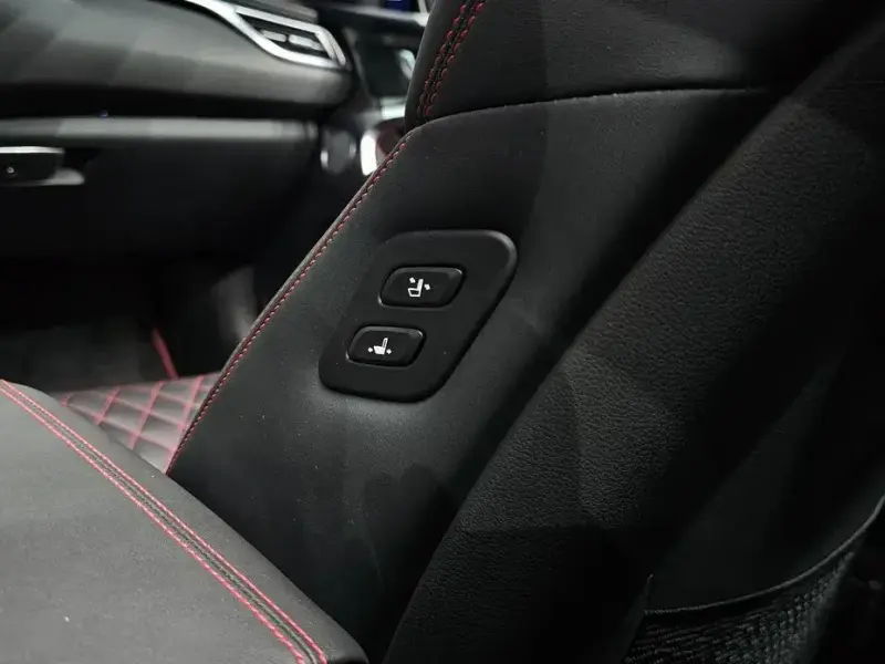 2025 Genesis G70 с пробегом 14 910 км