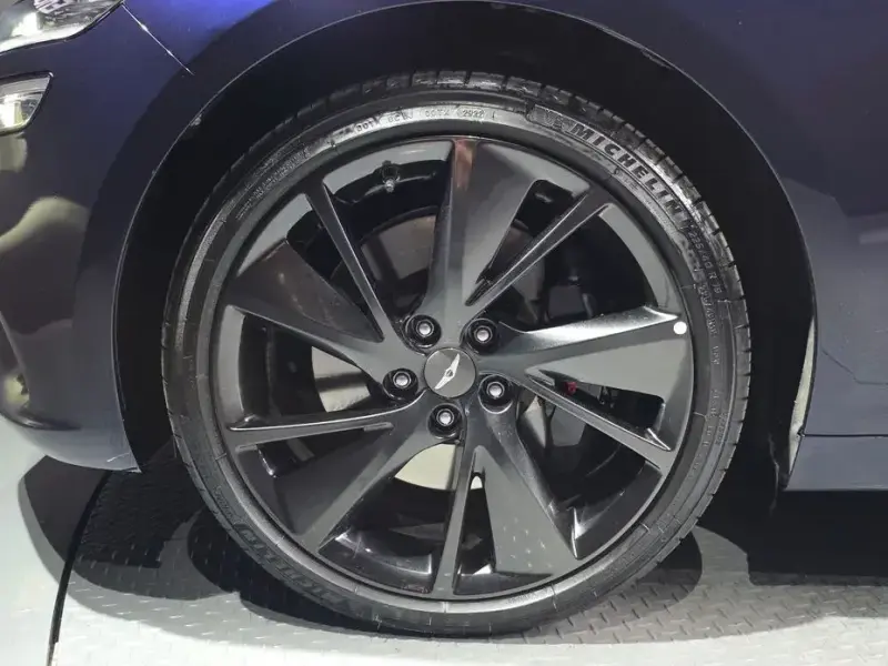 2023 Genesis G70 с пробегом 24 970 км