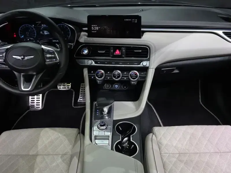2023 Genesis G70 с пробегом 24 970 км