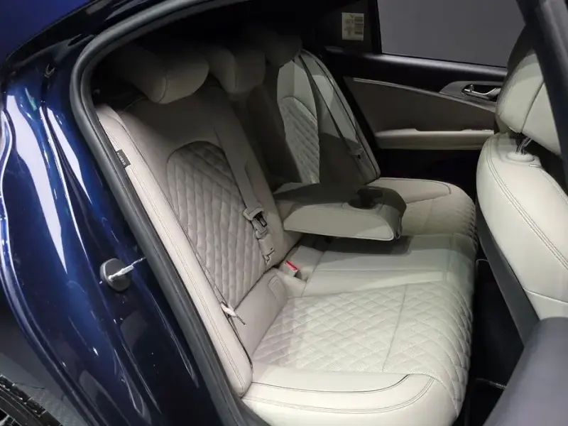2023 Genesis G70 с пробегом 24 970 км
