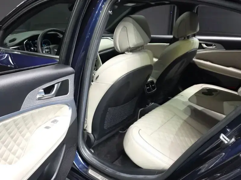 2023 Genesis G70 с пробегом 24 970 км