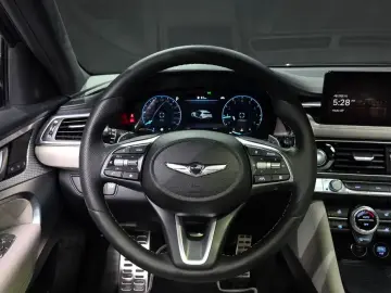 2023 Genesis G70 с пробегом 24 970 км