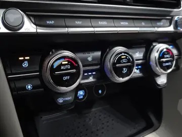 2023 Genesis G70 с пробегом 24 970 км