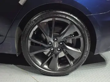 2023 Genesis G70 с пробегом 24 970 км