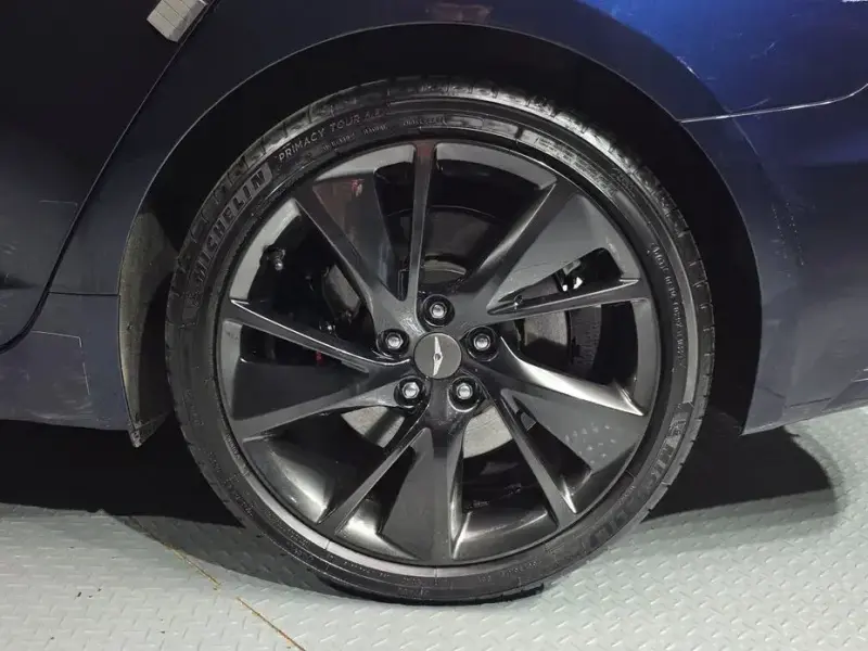 2023 Genesis G70 с пробегом 24 970 км