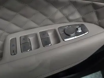 2023 Genesis G70 с пробегом 24 970 км