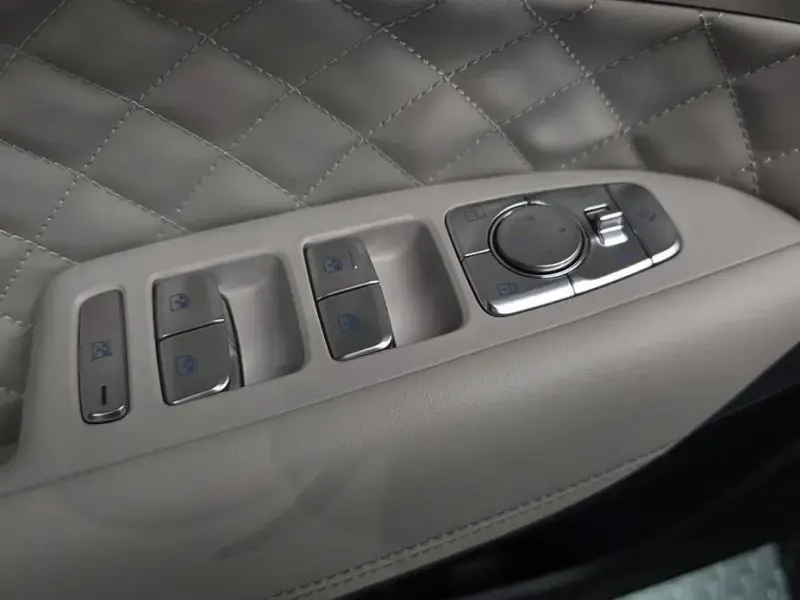 2023 Genesis G70 с пробегом 24 970 км