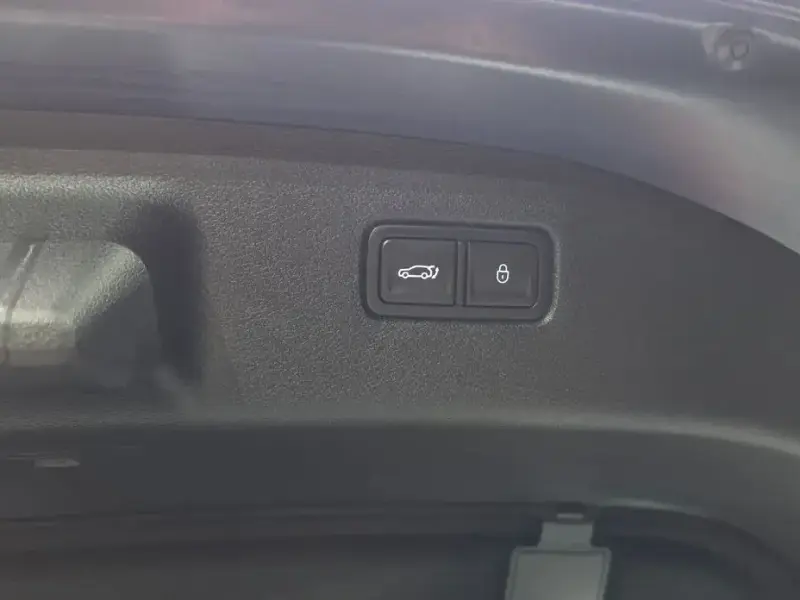 2023 Genesis G70 с пробегом 24 970 км