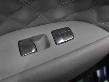 2023 Genesis G70 с пробегом 24 970 км