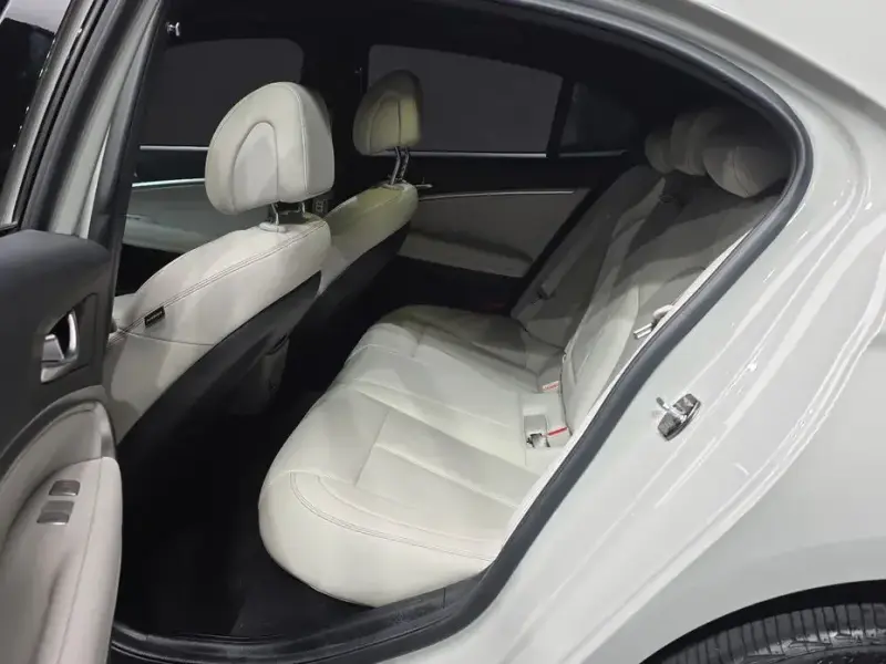 2024 Genesis G70 с пробегом 27 911 км