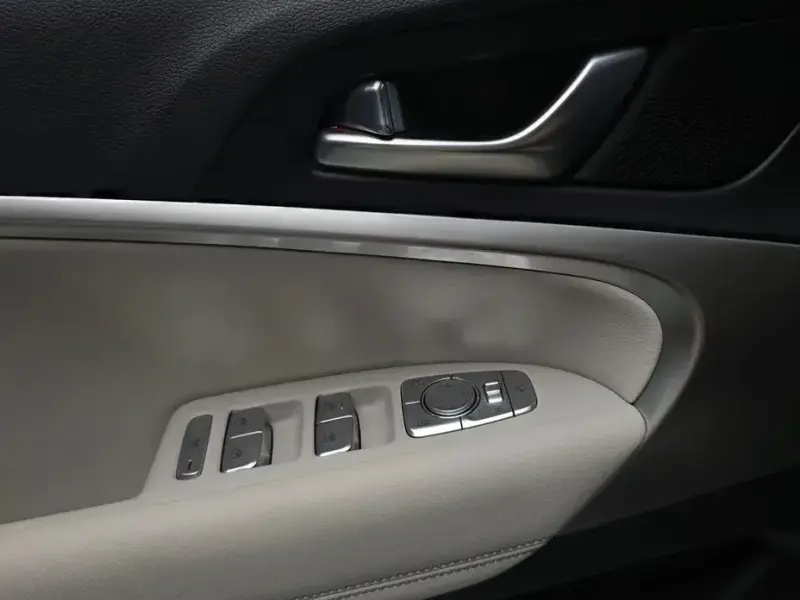 2024 Genesis G70 с пробегом 27 911 км