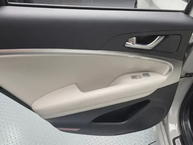 2024 Genesis G70 с пробегом 27 911 км