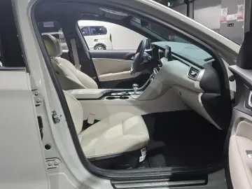 2024 Genesis G70 с пробегом 27 911 км