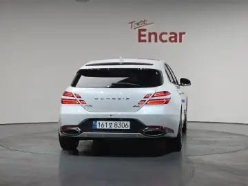2023 Genesis G70 с пробегом 49 296 км