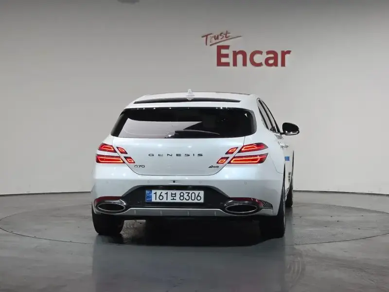 2023 Genesis G70 с пробегом 49 296 км
