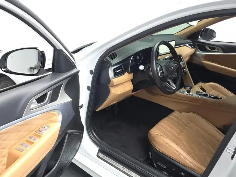 2023 Genesis G70 с пробегом 49 296 км