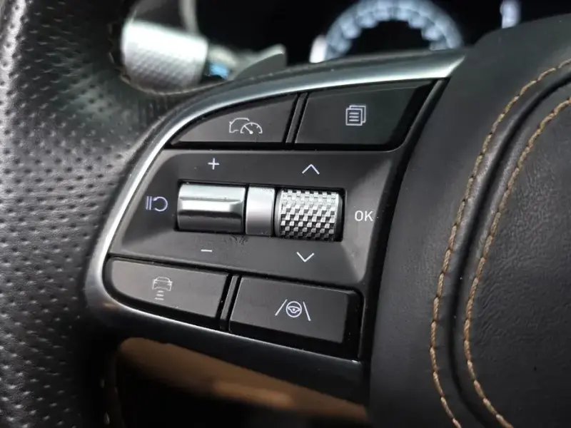 2023 Genesis G70 с пробегом 49 296 км