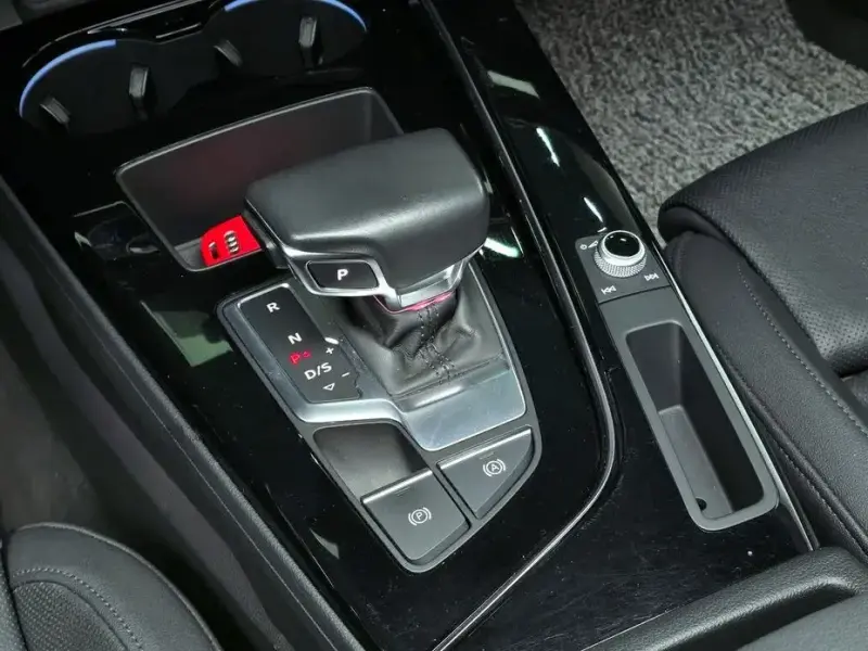 2021 Audi A4 с пробегом 65 469 км