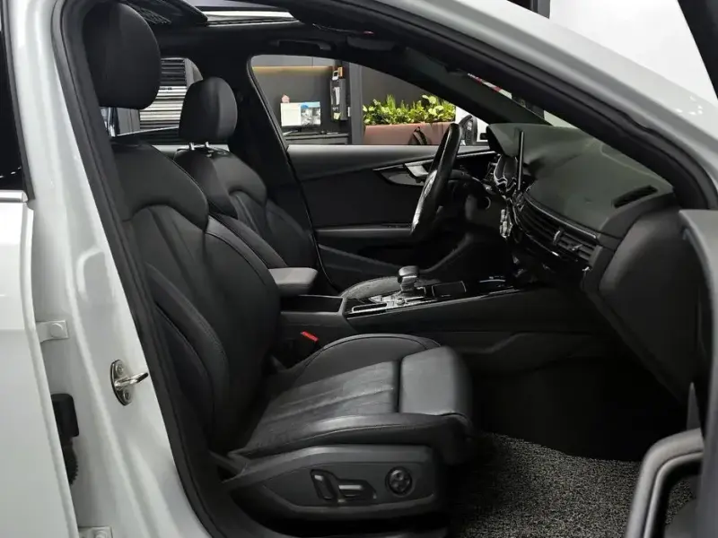 2021 Audi A4 с пробегом 65 469 км