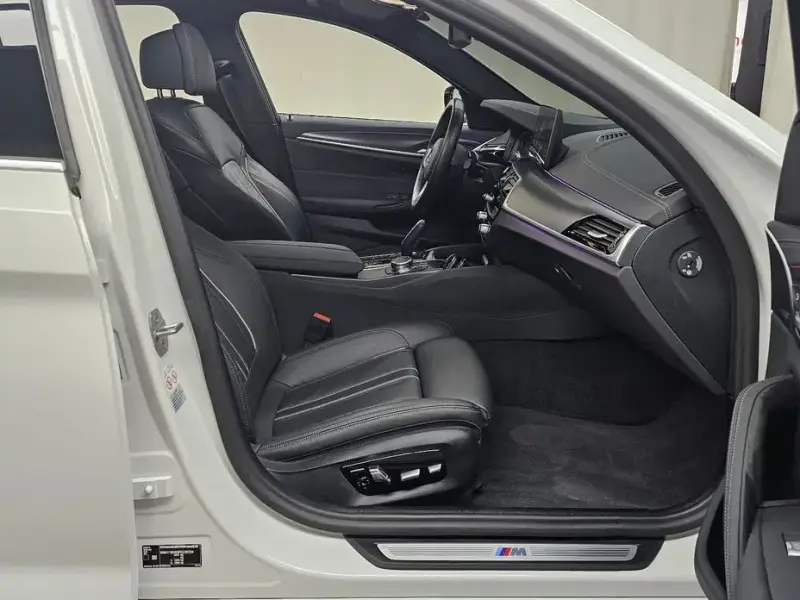 2022 BMW 5 серии с пробегом 29 570 км