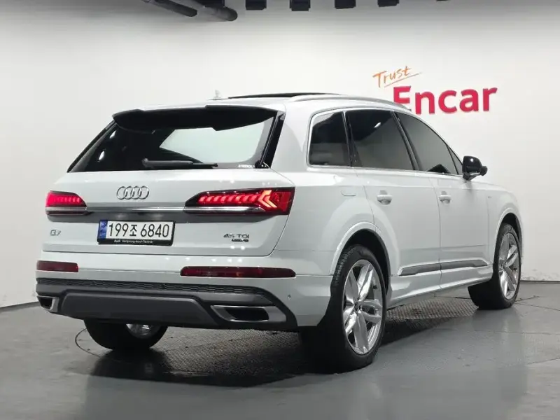 2023 Audi Q7 с пробегом 26 384 км