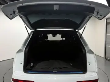 2023 Audi Q7 с пробегом 26 384 км