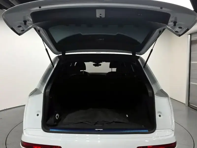 2023 Audi Q7 с пробегом 26 384 км