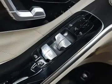 2023 Mercedes-Benz S-Класс с пробегом 60 736 км