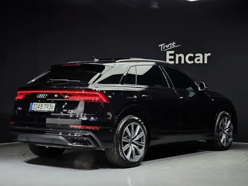 2021 Audi Q8 с пробегом 63 562 км