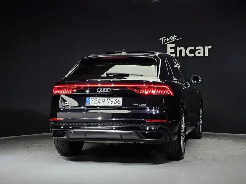 2021 Audi Q8 с пробегом 63 562 км