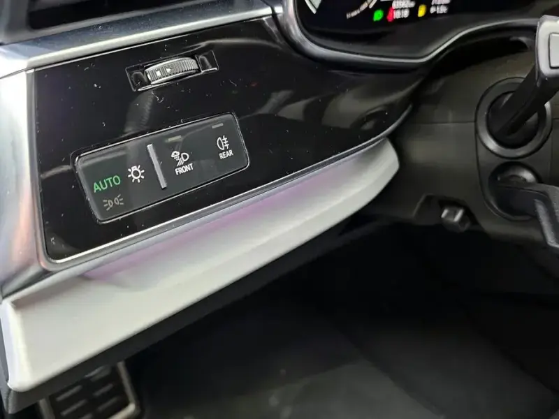 2021 Audi Q8 с пробегом 63 562 км
