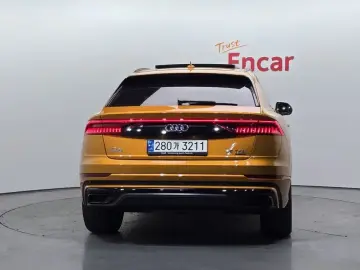 2021 Audi Q8 с пробегом 47 250 км