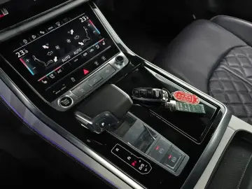 2021 Audi Q8 с пробегом 47 250 км
