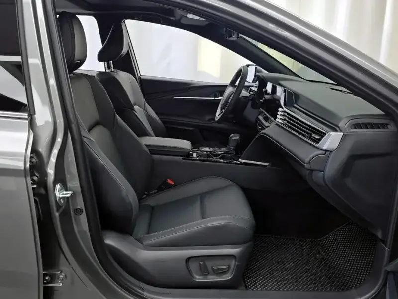 2025 Toyota Camry с пробегом 5 180 км