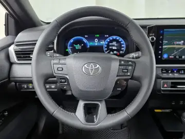 2025 Toyota Camry с пробегом 5 180 км