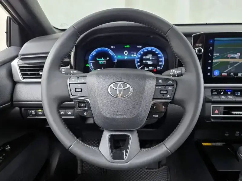 2025 Toyota Camry с пробегом 5 180 км