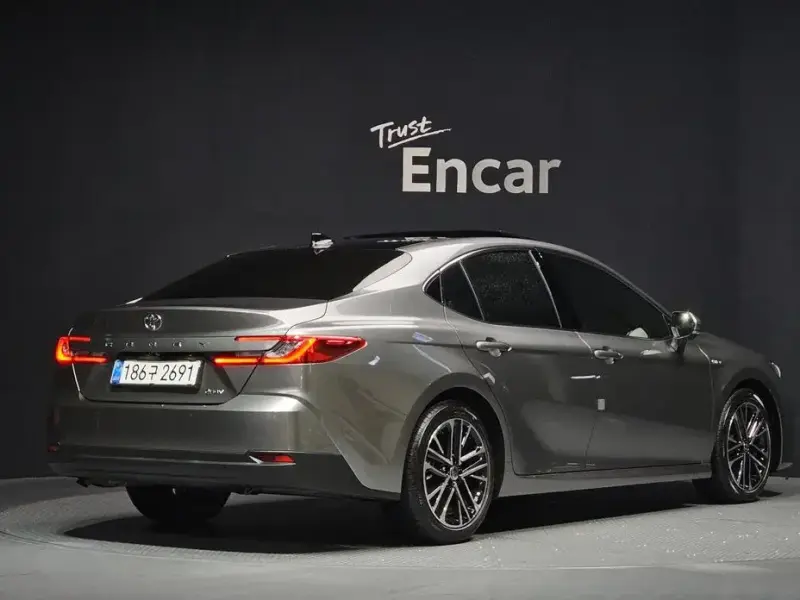 2025 Toyota Camry с пробегом 3 912 км