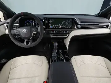 2025 Toyota Camry с пробегом 3 912 км