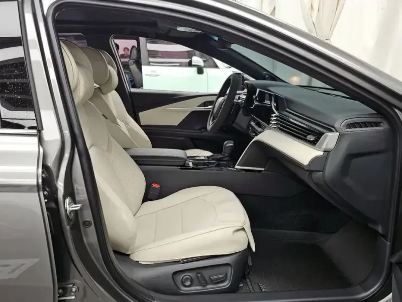2025 Toyota Camry с пробегом 3 912 км